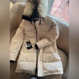 Aritzia puffer TNA coat powder parka size medium down water and wind resistant